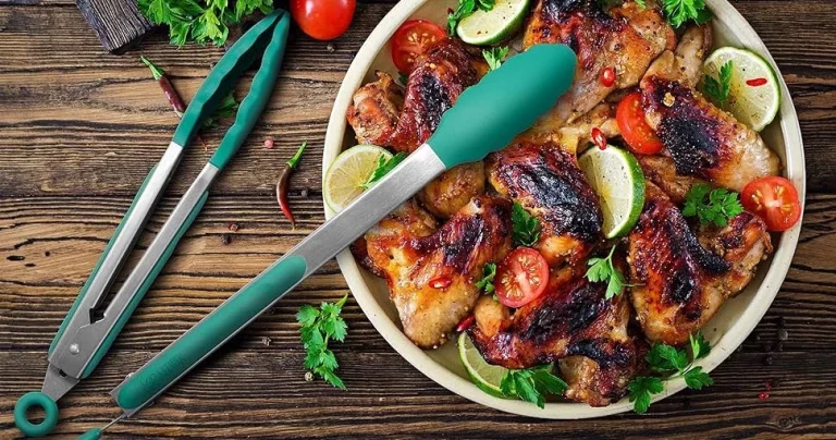 Por este motivo siempre debes llevar unas pinzas de barbacoa en el coche