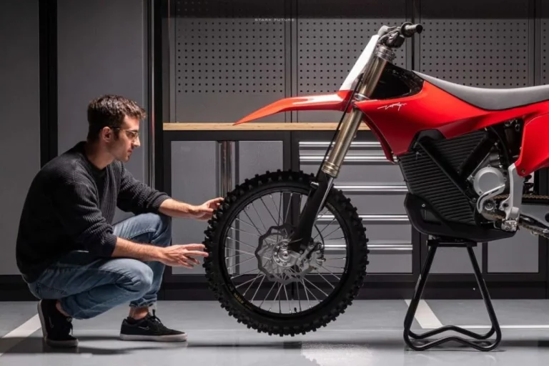 Cómo se prepara una moto para el invierno