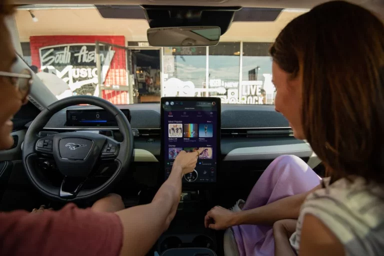 ¿Karaoke en el coche? Hay una marca que ya lo tiene
