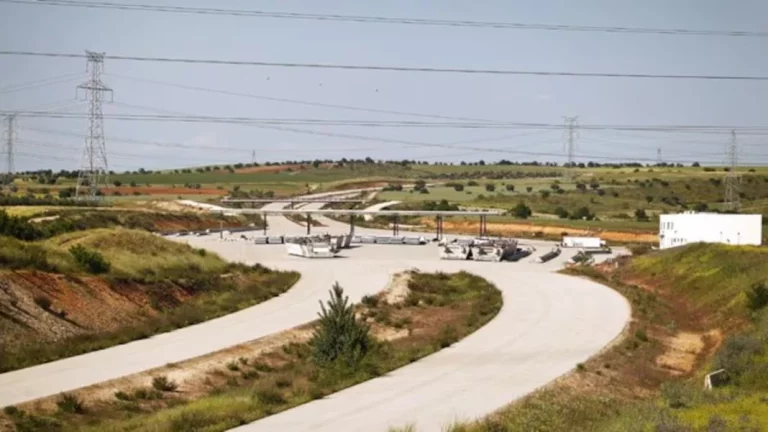 Esta es y así está la autopista fantasma de Madrid