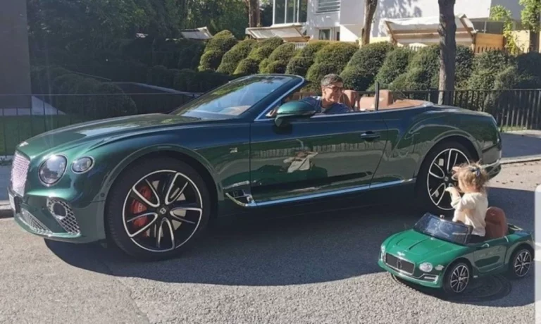 Lewandowski conduce un convertible de más de 350 mil euros, pero lo más exclusivo es su matrícula