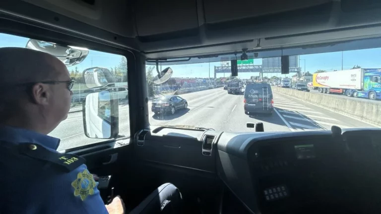 Este es el camión que usa la DGT de Irlanda y que podrías ver en breve por aquí