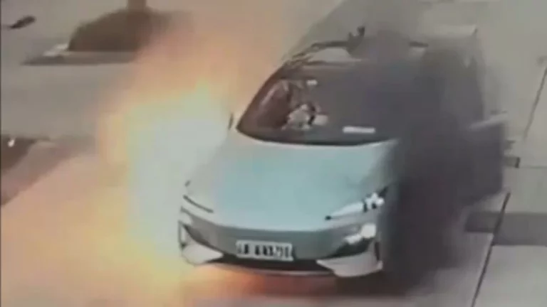 Si tienes un coche eléctrico ten aún más cuidado con los bolardos