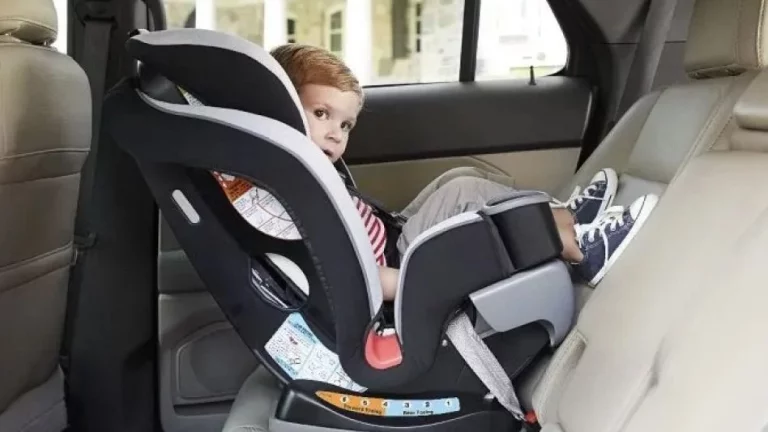Los coches que no podrán trasladar niños en España a partir del 1 de octubre