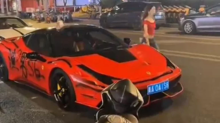 La forma de arruinar un Ferrari en un minuto y con un bote de spray