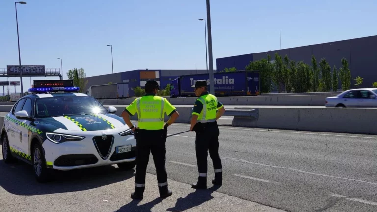 Los casos en que la DGT no te va a multar por llevar a los más pequeños en el asiento delantero