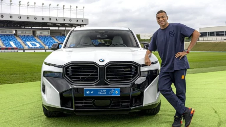 Kylian Mbappé recibió un coche de 180 mil euros y no podrá conducirlo por un insólito motivo