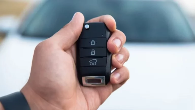 Las llaves de tu coche tienen este botón muy importante y que no sabes para que sirve