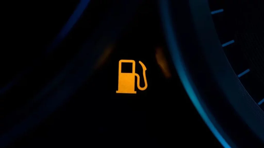 motivo nunca deja salte luz reserva coche 1 Motor16
