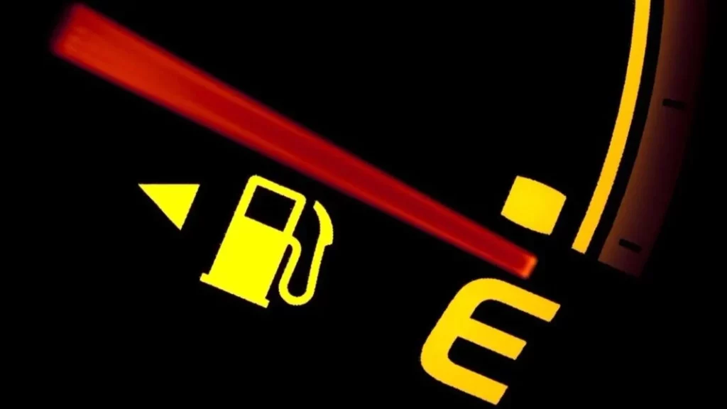 Fernando (52), gasolinero: "Elegir cuánto repostar en tu depósito importa más de lo que crees" 2 Motor16 repostar reserva