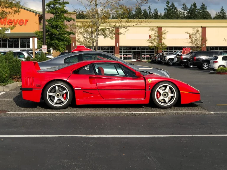 La mala cabeza para dejar un Ferrari F40 aparcado 10 años sin saber ni que te lo habías comprado