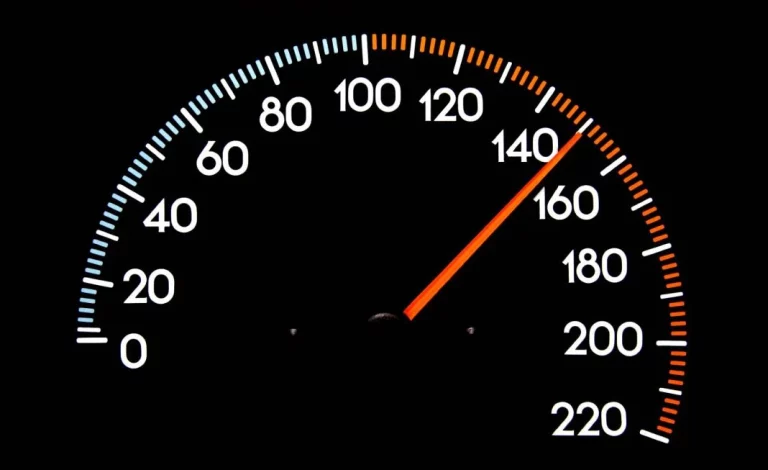 Si pones esta señal en tu coche podrás ir a 150 km/h y la Guardia Civil de Tráfico no te multará