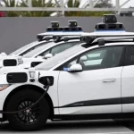 Límite de flota y licencia municipal: la regulación de robotaxis que ya frena a Tesla y Waymo