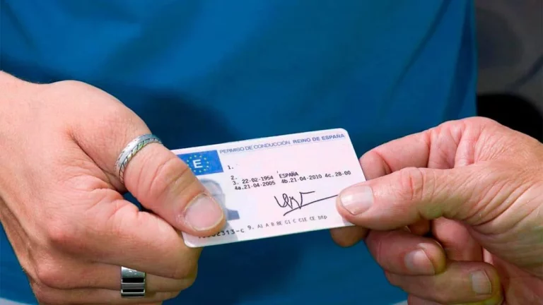 La DGT te permite renovar el carnet de conducir antes de tiempo: Pero, ¿cuánto tiempo?
