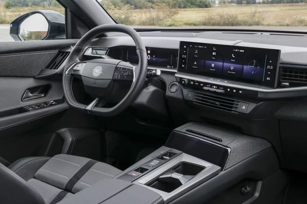 Opel inicia la venta del Grandland Electric Long Range: el SUV eléctrico que declara la guerra a la ansiedad de autonomía 2 Motor16 16 Opel Grandland 411 Motor16