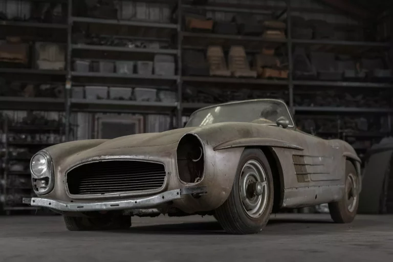 La locura de pagar un millón por algo que parece un Mercedes-Benz 300 SL Roadster