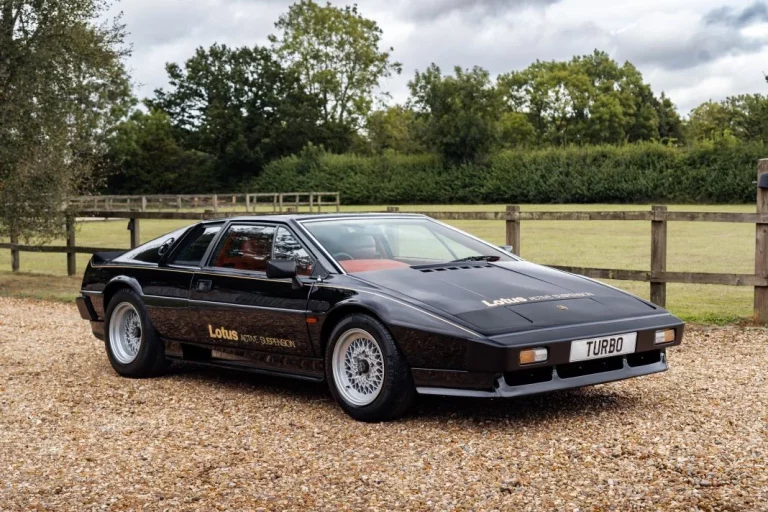 Lotus Esprit Turbo: Un ‘laboratorio’ con tecnología de Fórmula 1 que te puedes comprar