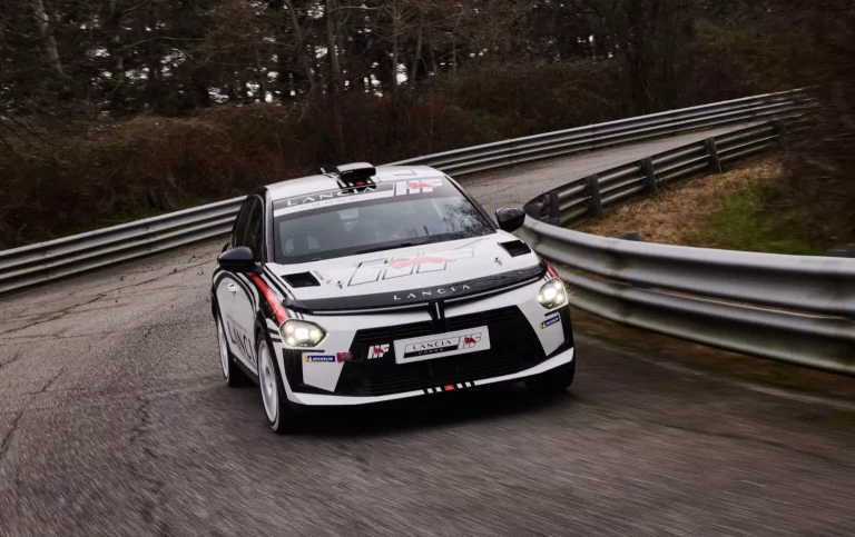Lancia regresa a los rallys de la mano de su nuevo Ypsilon Rally 4 HF