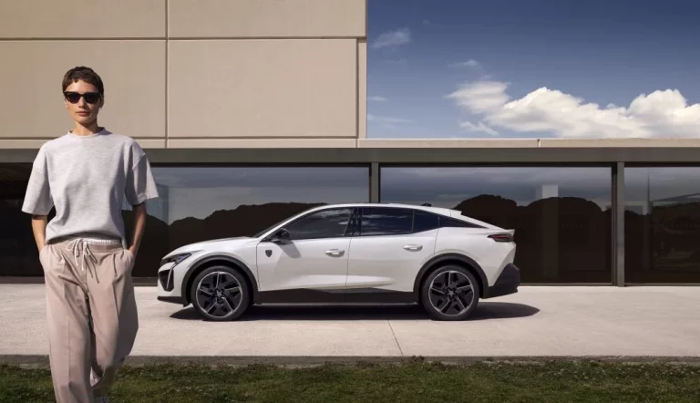 Peugeot E-408, llega el fastback eléctrico