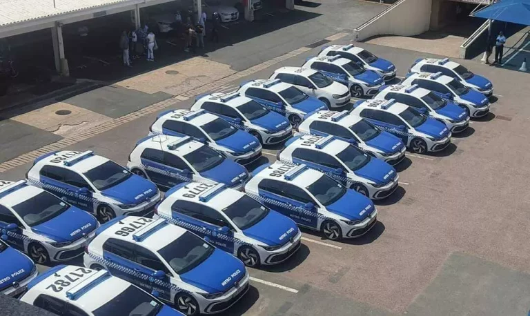 50 Volkswagen Golf para la policía por el 50 aniversario de un compacto legendario