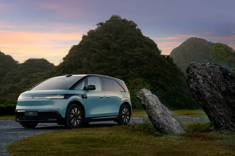 Zeekr Mix: 700 kilómetros de autonomía para plantar cara al Volkswagen ID.Buzz