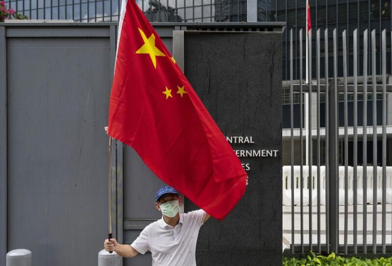 China avisa a Bruselas: «tomará medidas» para proteger a sus empresas tras los aranceles