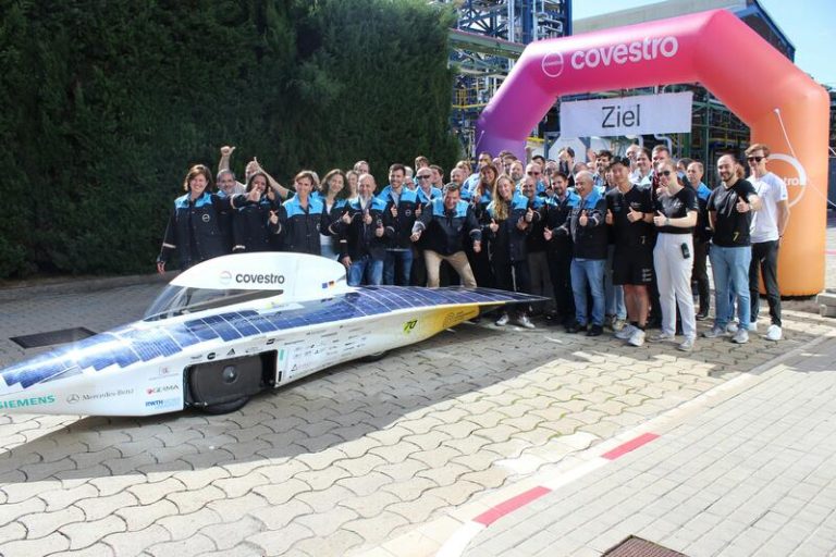 Este coche solar alcanza 136 km/h y se ha presentado en España