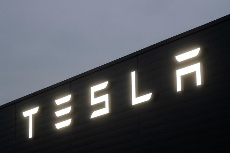 Los Tesla no conducirán solos en China… por el momento