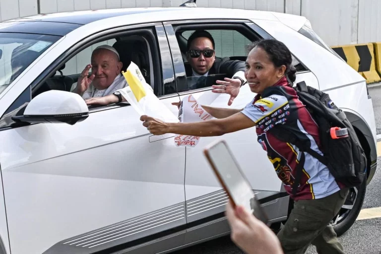 El coche eléctrico en el que se mueve el Papa Francisco