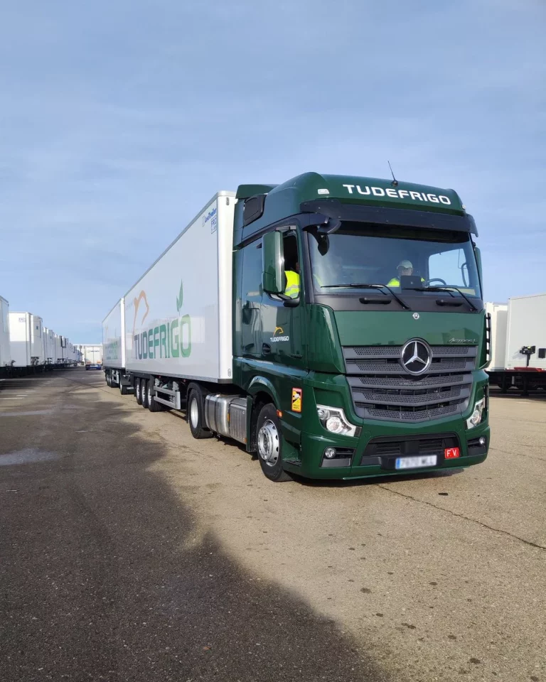 Así se consigue el carnet de un dúo-tráiler, un gigante de 32 metros de largo y 72 toneladas de peso