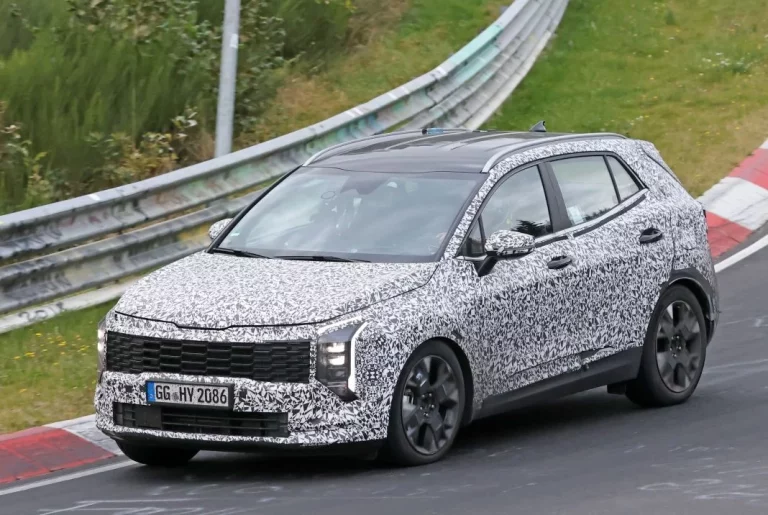 El Kia Sportage 2025 vuelve a Nürburgring y nos deja ver su interior