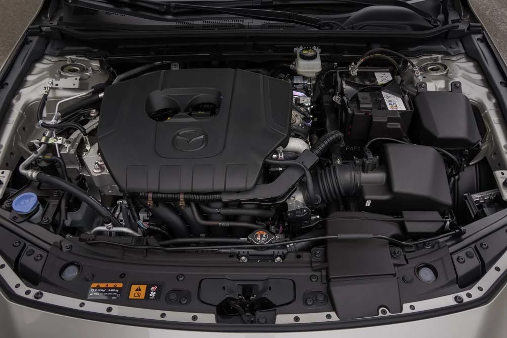 2025 Mazda3. Imagen motor.