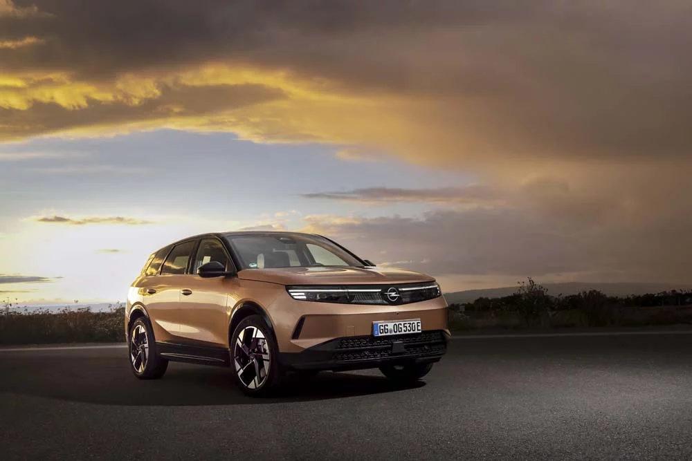 Opel inicia la venta del Grandland Electric Long Range: el SUV eléctrico que declara la guerra a la ansiedad de autonomía 8 Motor16 Opel Grandland 2025 2 Motor16