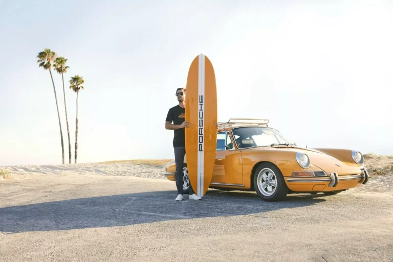 Un Porsche para surfear las olas
