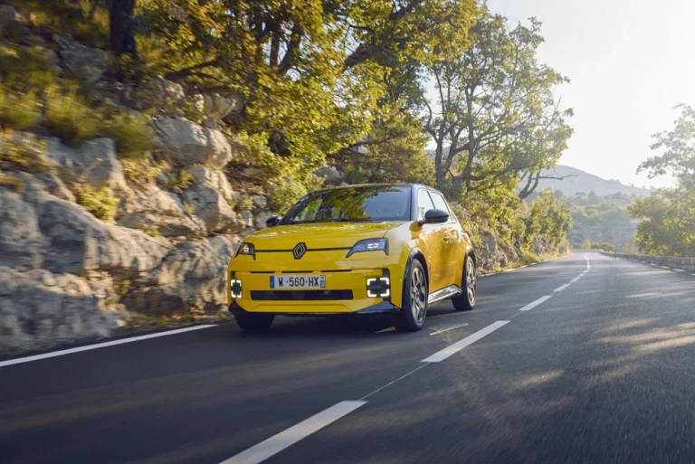El Renault 5 E-Tech/ Alpine A290, elegido coche del año en Europa 2025