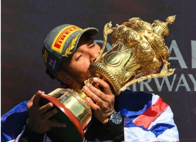 La cifra por la que se ha vendido el reloj de Lewis Hamilton