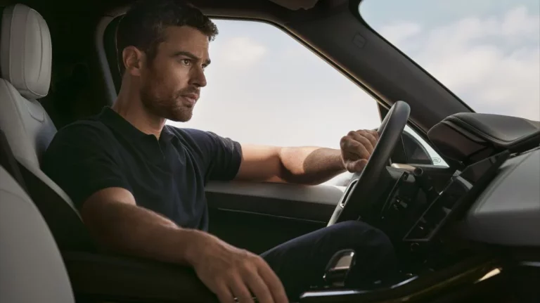 El SUV que conduce el actor Theo James («Divergente») y que califica de «increíble»