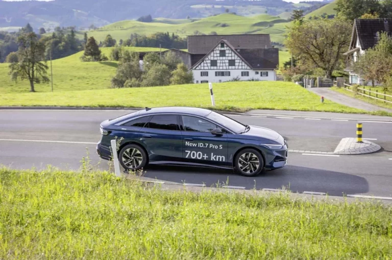 El Volkswagen ID.7 Pro S te da para viajar de Barcelona a Almería del tirón