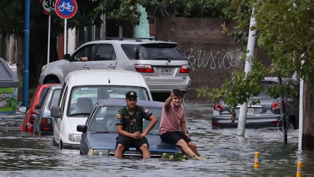 coche en una riada
