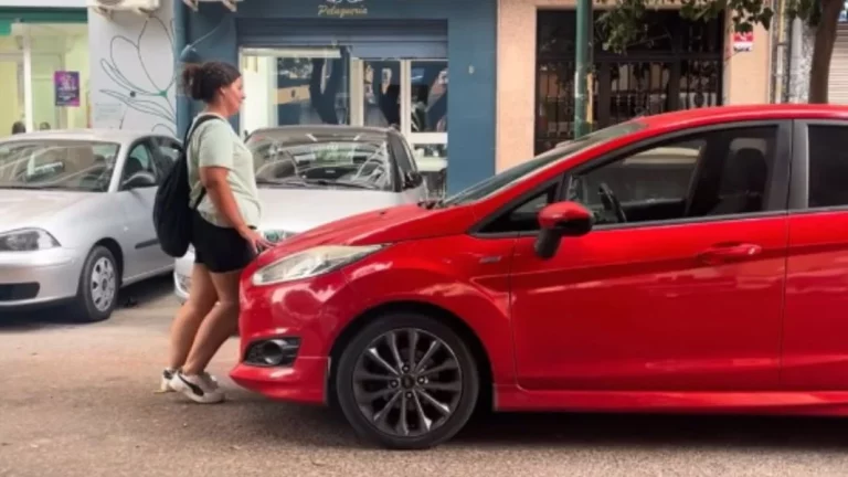 El barrio donde mueves los coches de tus vecinos existe y está en Málaga