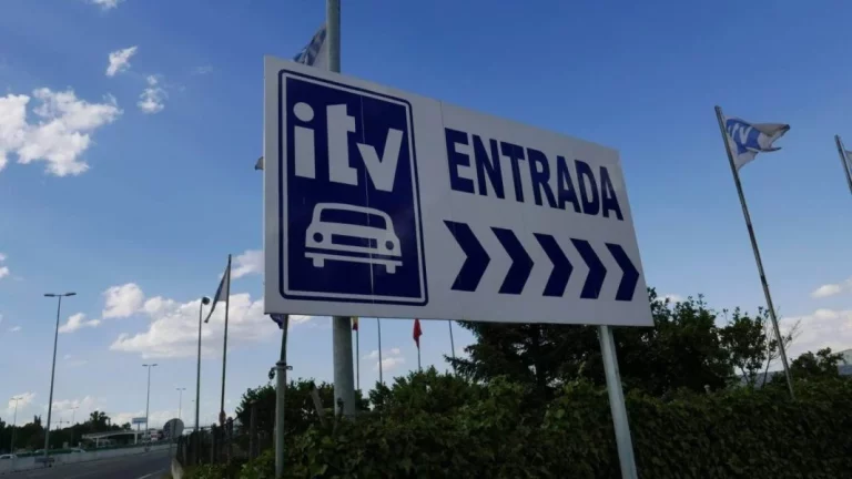 El revolucionario cambio que llega a las ITV en 2025: No la vas a tener que pasar nunca más