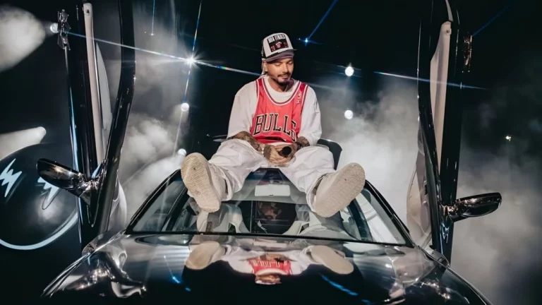 El coche plateado que vuelve loco a J Balvin