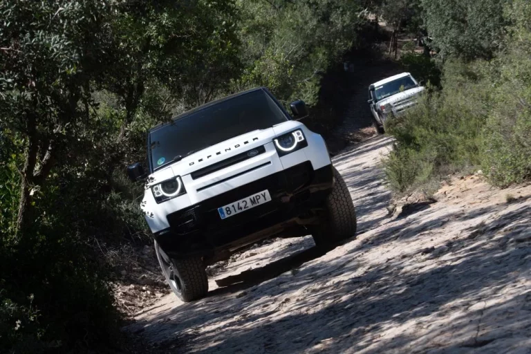 Probamos el Defender 110 D250 MHEV en la Land Party