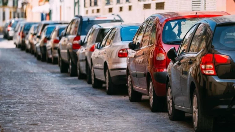 La multa que la DGT te va a poner si tu coche no tiene seguro y está aparcado en la calle