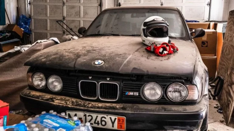 La impresionante mansión de 1,5 millones que escondía un legendario BMW en su interior
