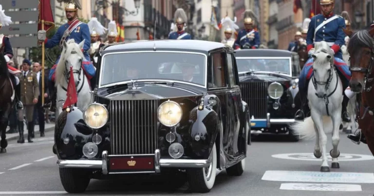 La Familia Real de España usa matrículas granates y azul: el motivo verdadero de esto