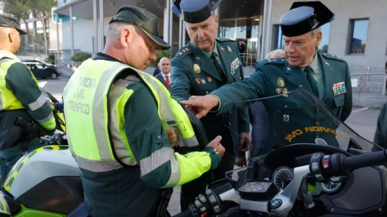 Los modernos chalecos que utiliza Guardia Civil y que podrían convertirse en obligatorios