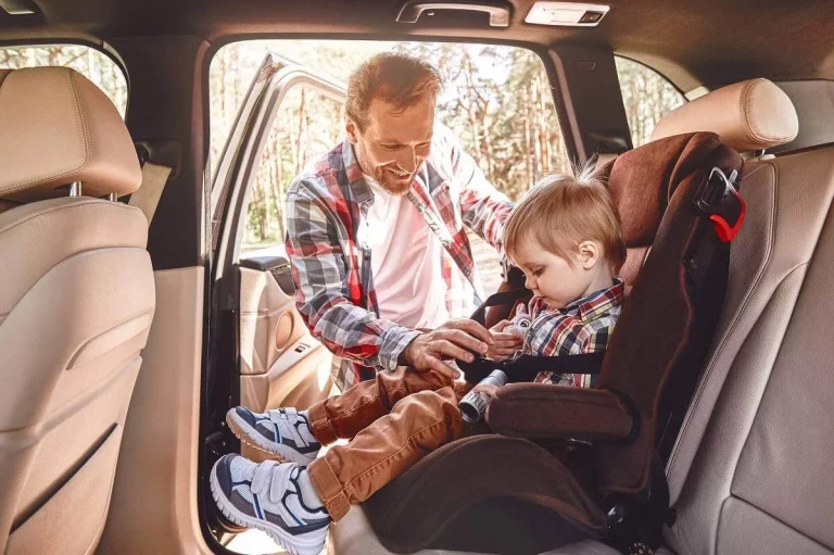 Si tus hijos miden menos de 1,35 metros, la DGT no dejará que se monten en tu coche: Si es como este