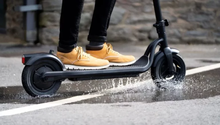La ciudad de 200.000 habitantes donde la Policía pone 15 denuncias al día a los patinetes y bicicletas