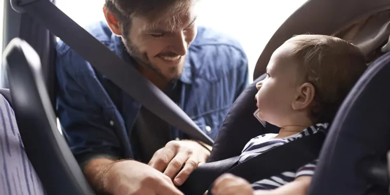 Si tienes uno de estos coches, no podrás llevar a niños pequeños desde ya: la lista definitiva